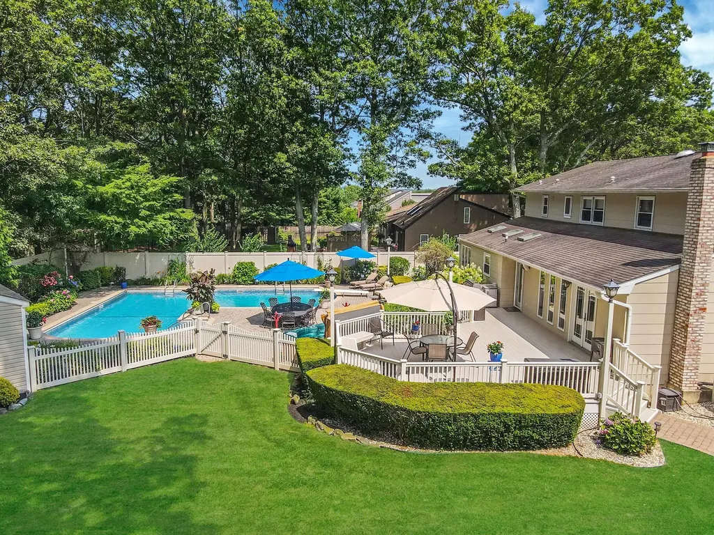 59 Lindron Avenue Smithtown NY 11787