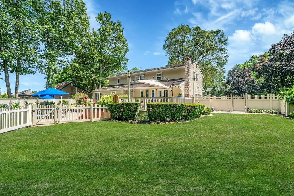 59 Lindron Avenue Smithtown NY 11787