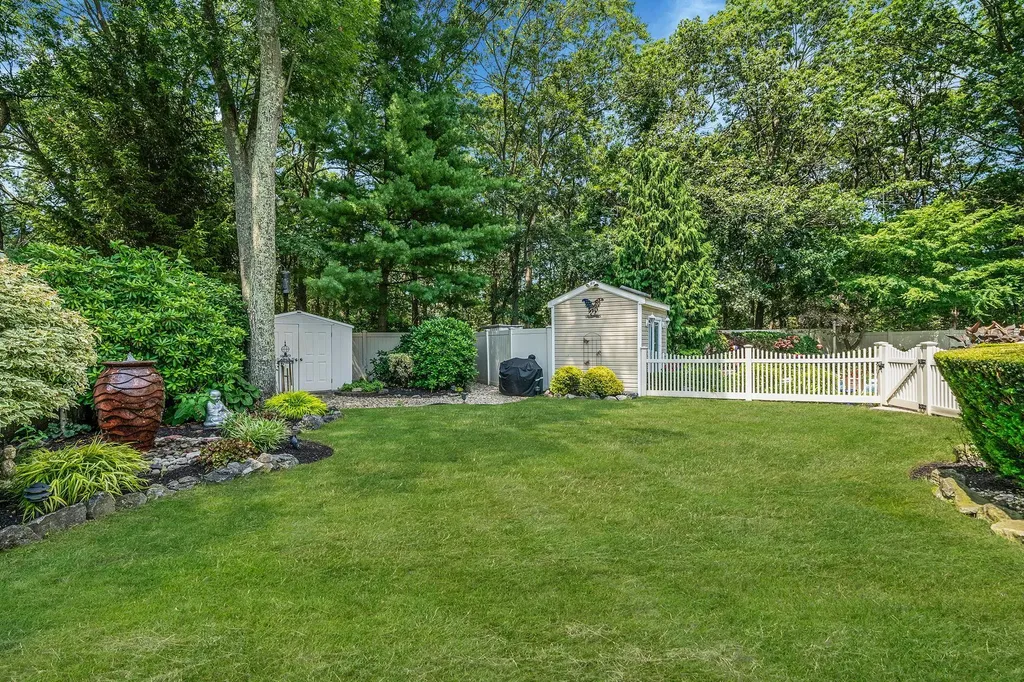 59 Lindron Avenue Smithtown NY 11787