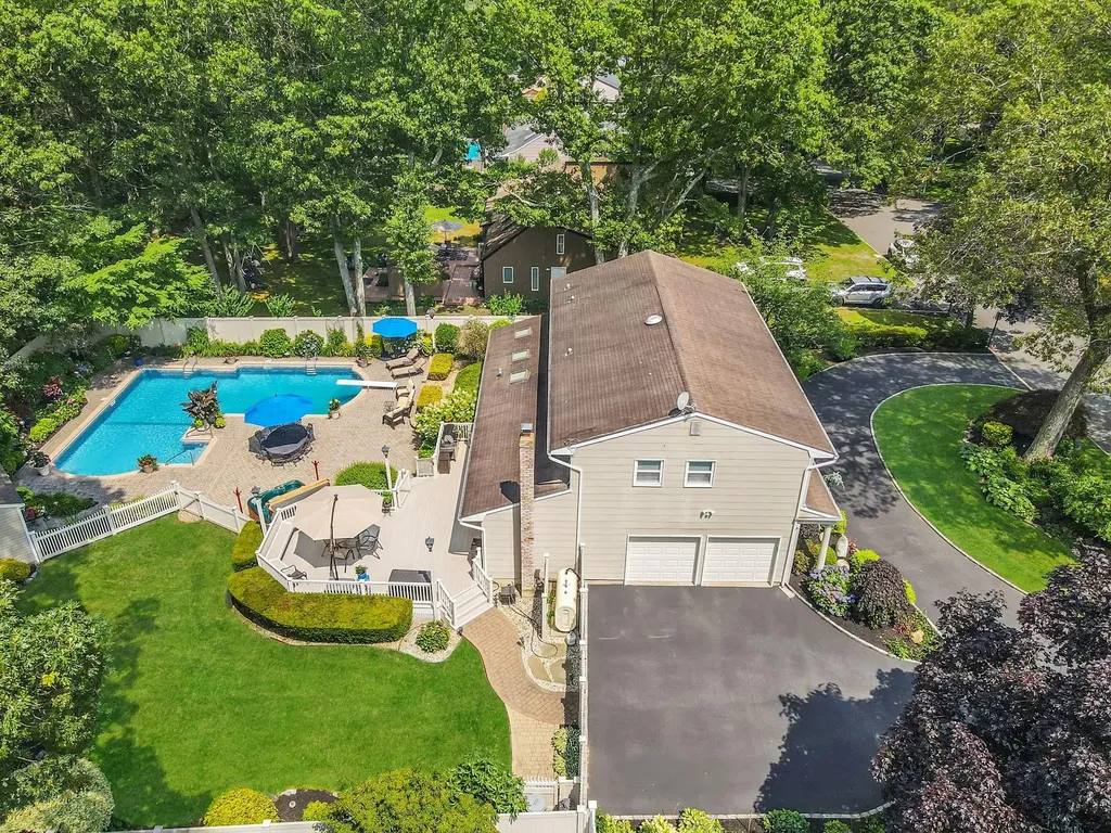 59 Lindron Avenue Smithtown NY 11787