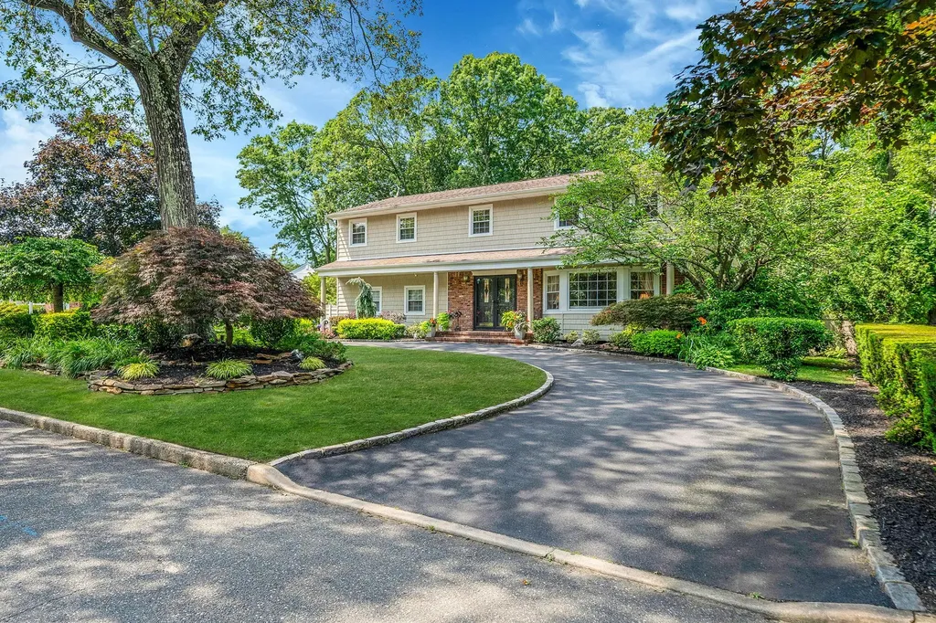 59 Lindron Avenue Smithtown NY 11787