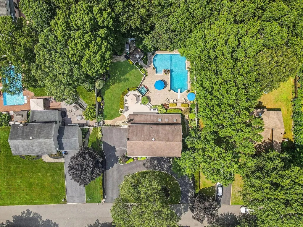 59 Lindron Avenue Smithtown NY 11787
