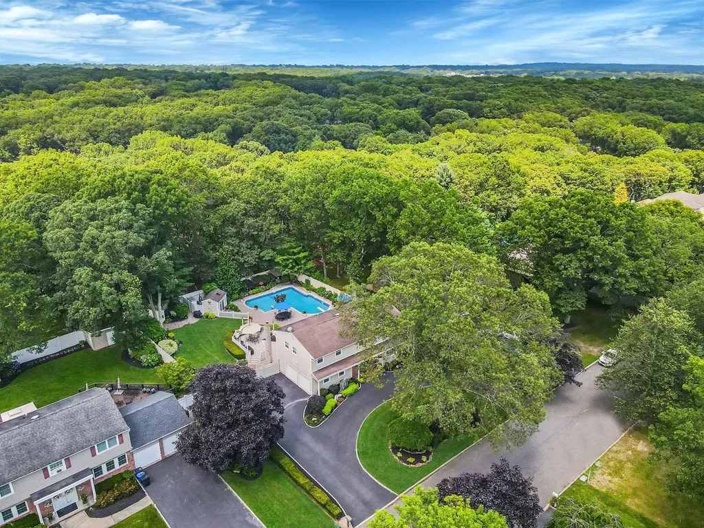 59 Lindron Avenue Smithtown NY 11787