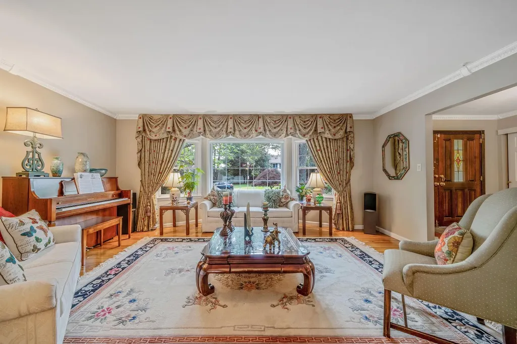 59 Lindron Avenue Smithtown NY 11787