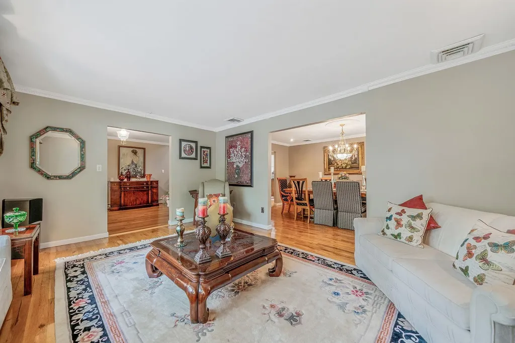59 Lindron Avenue Smithtown NY 11787