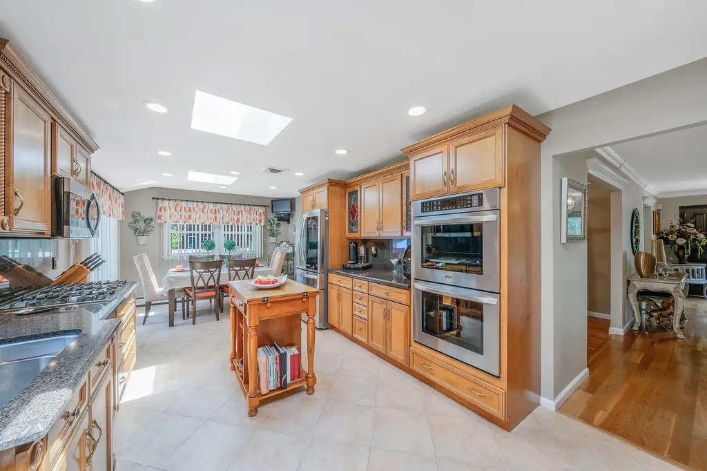59 Lindron Avenue Smithtown NY 11787