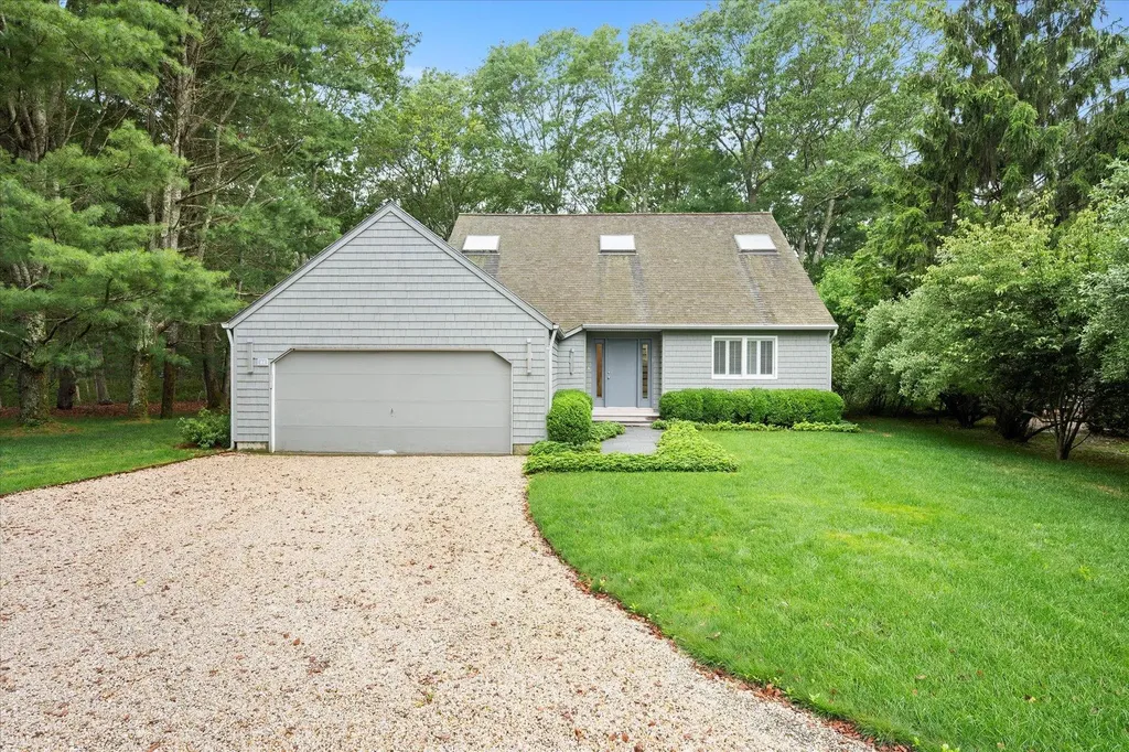 44 Huckleberry Lane East Hampton NY 11937