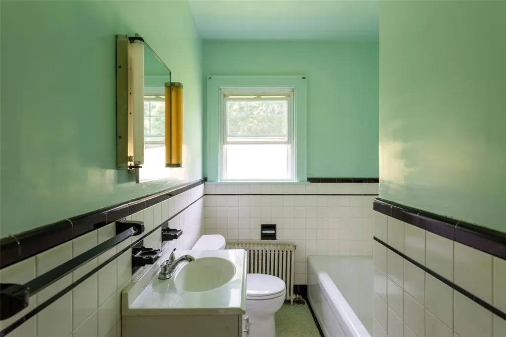 77 Old Post Road Rhinebeck NY 12572