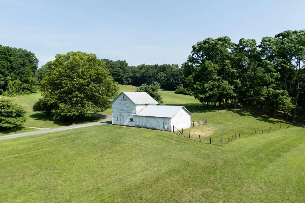 77 Old Post Road Rhinebeck NY 12572