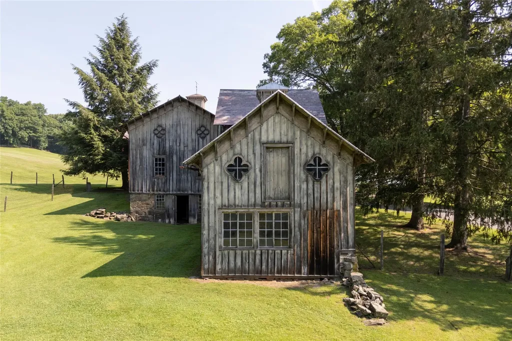 77 Old Post Road Rhinebeck NY 12572