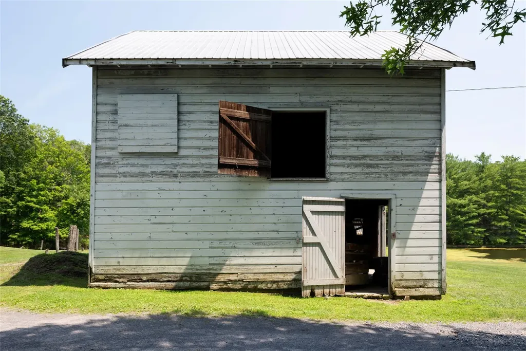 77 Old Post Road Rhinebeck NY 12572
