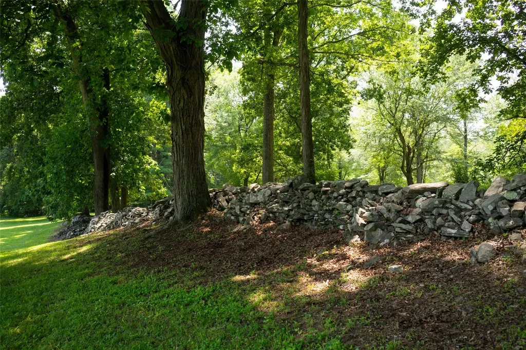 77 Old Post Road Rhinebeck NY 12572