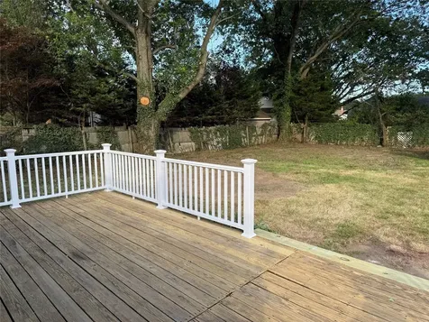 22 Bradish Lane Babylon NY 11702