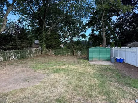 22 Bradish Lane Babylon NY 11702