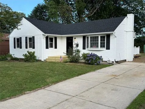 22 Bradish Lane Babylon NY 11702