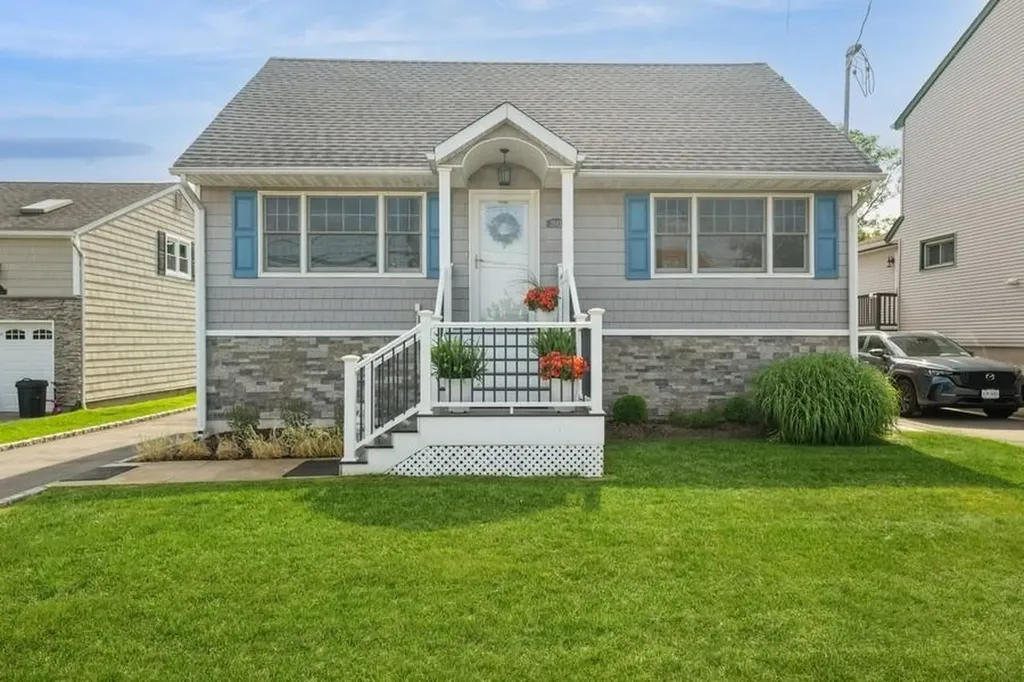 2543 Bayview Avenue Wantagh NY 11793