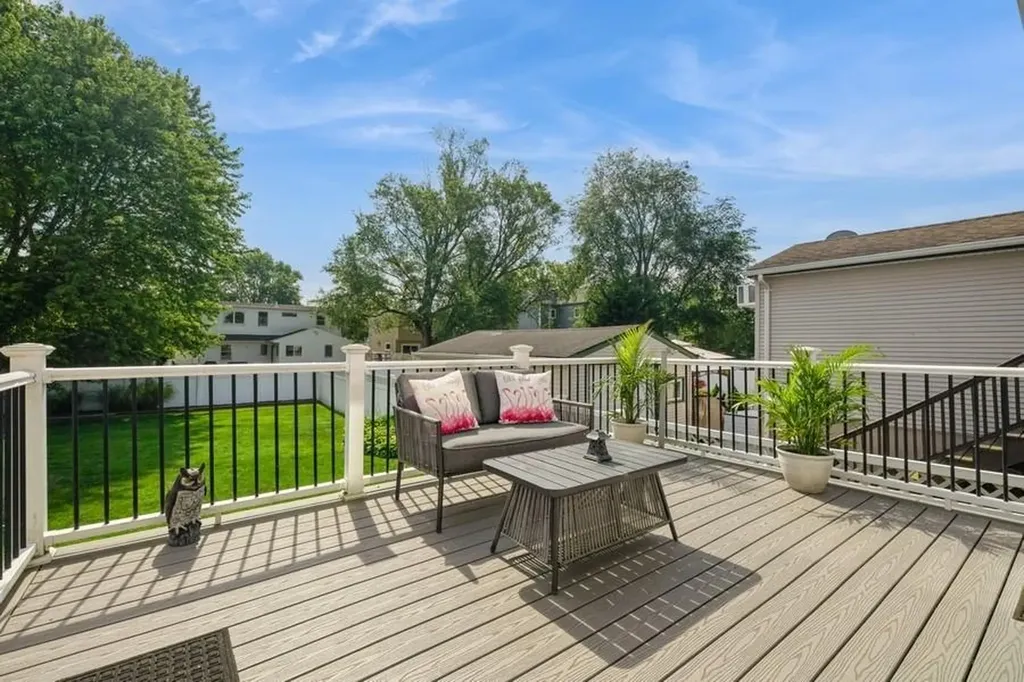2543 Bayview Avenue Wantagh NY 11793
