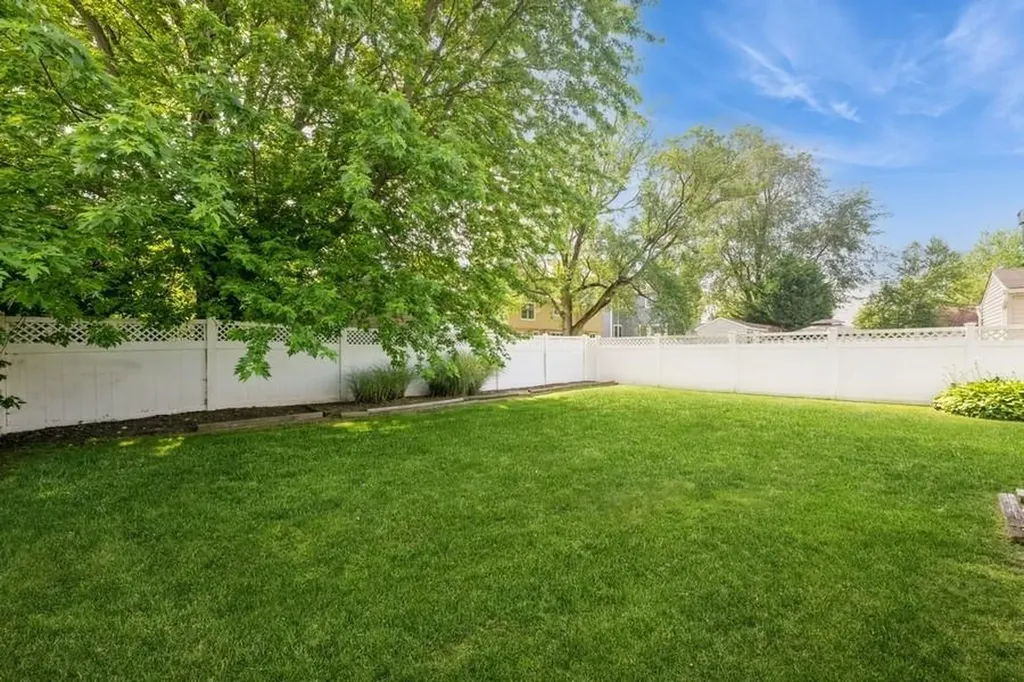 2543 Bayview Avenue Wantagh NY 11793