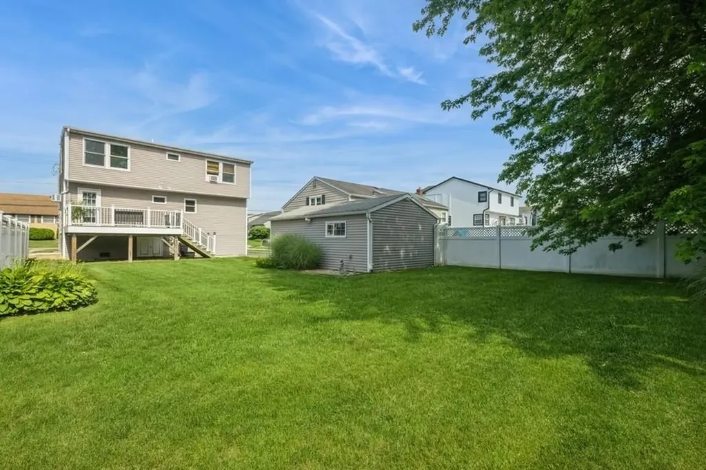 2543 Bayview Avenue Wantagh NY 11793