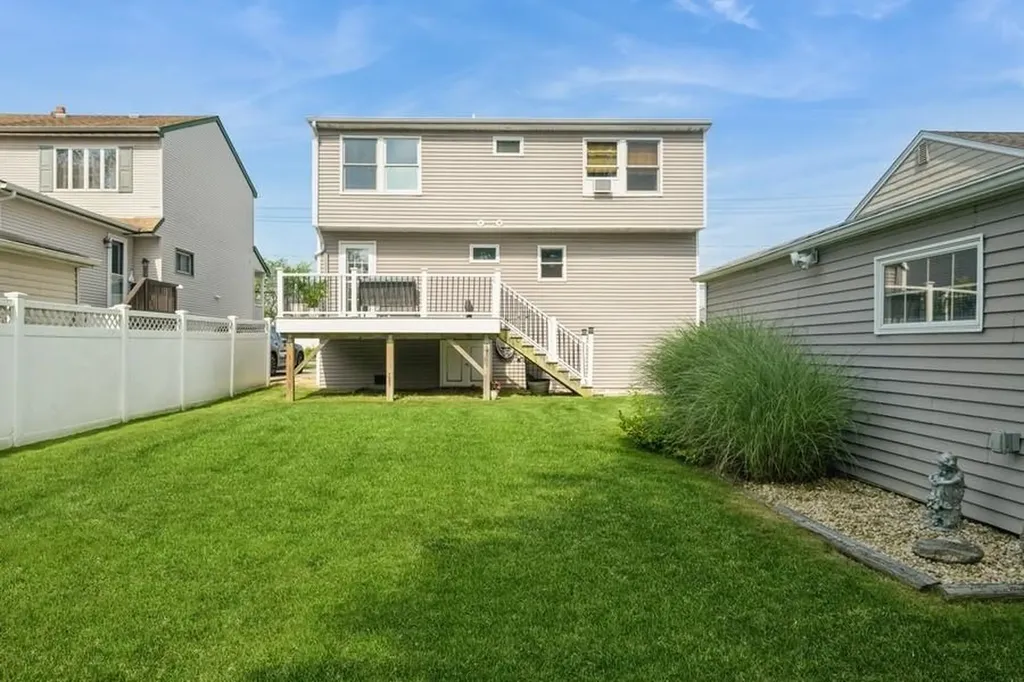 2543 Bayview Avenue Wantagh NY 11793