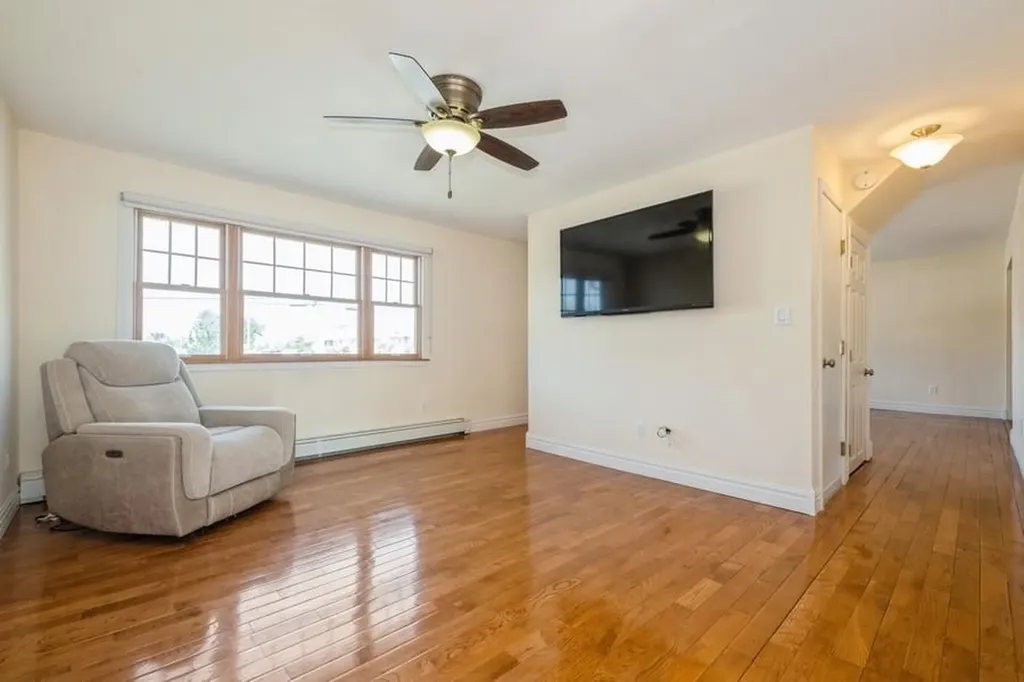 2543 Bayview Avenue Wantagh NY 11793