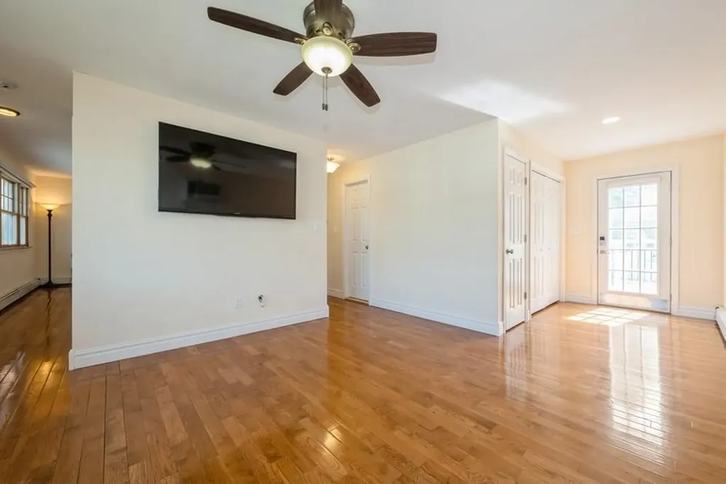 2543 Bayview Avenue Wantagh NY 11793