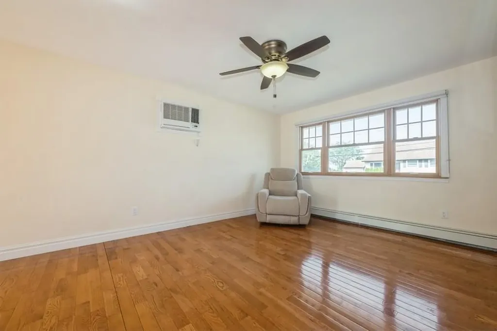 2543 Bayview Avenue Wantagh NY 11793