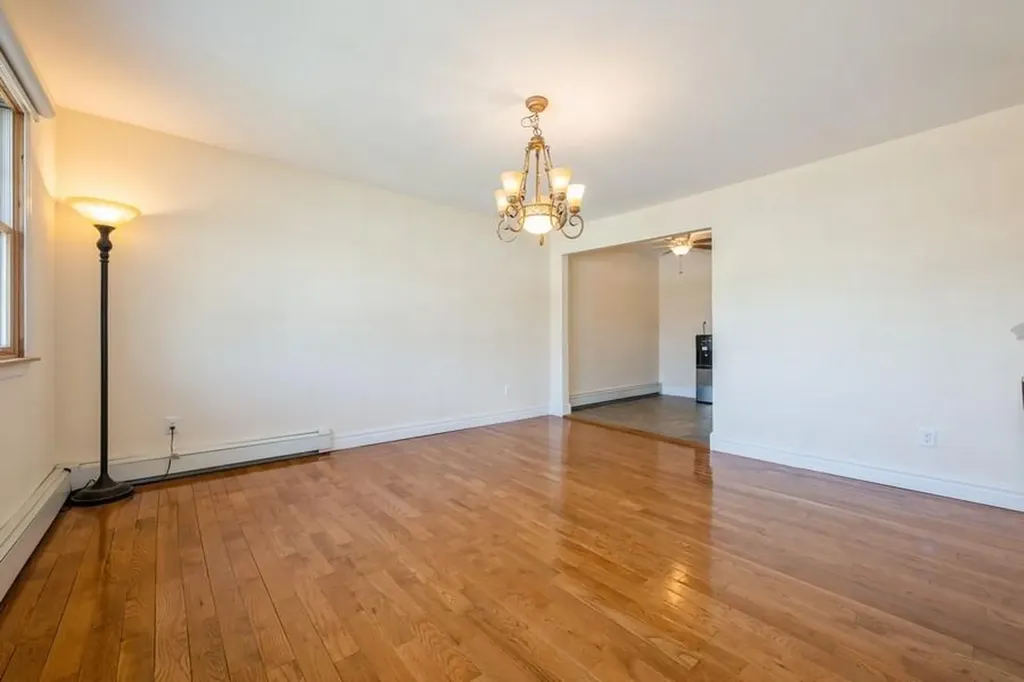 2543 Bayview Avenue Wantagh NY 11793