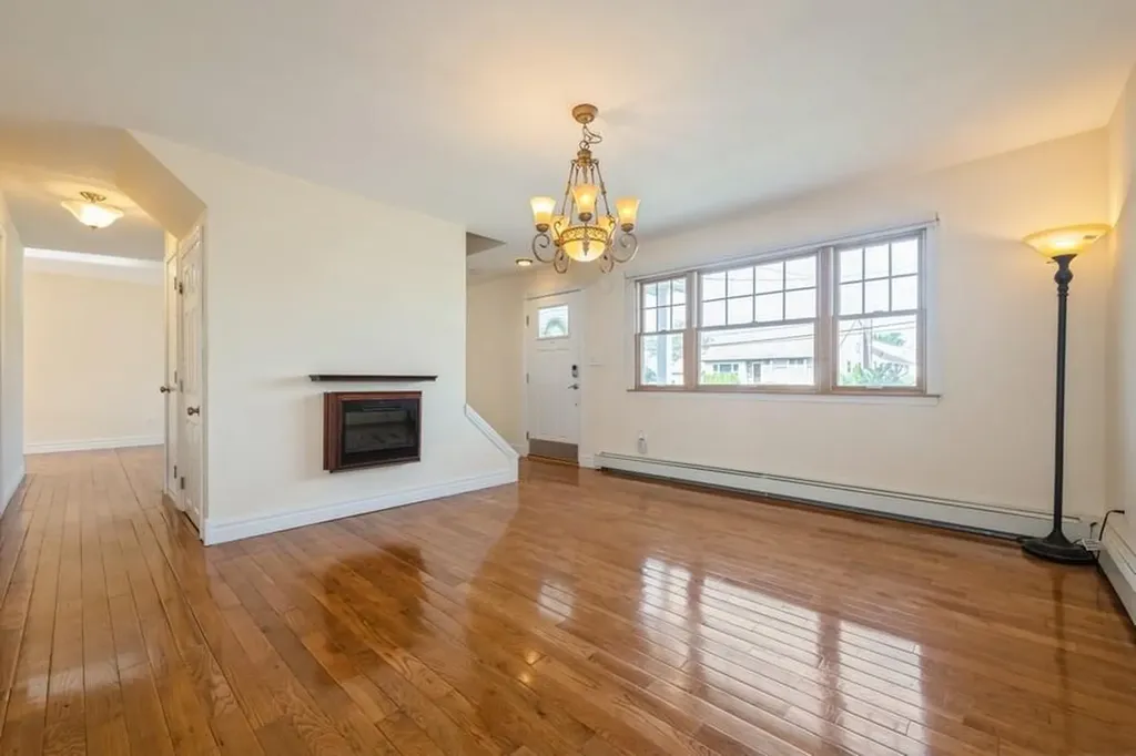2543 Bayview Avenue Wantagh NY 11793