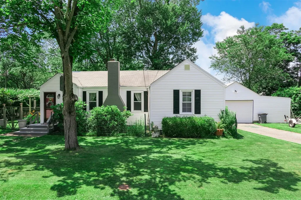 7 Clover Lane Brookhaven NY 11719