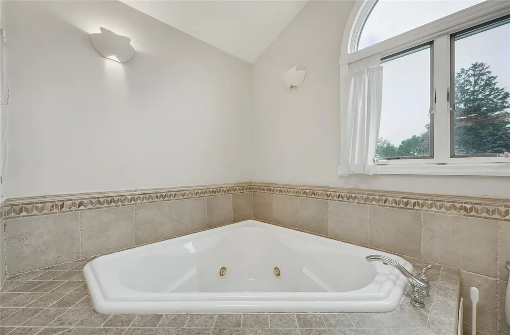 70 Hayrick Lane Commack NY 11725