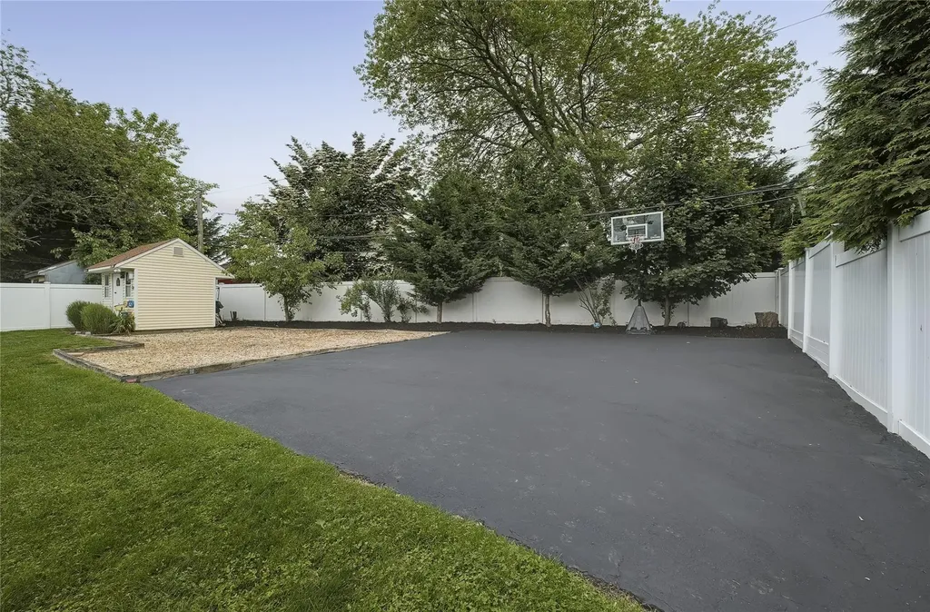 70 Hayrick Lane Commack NY 11725