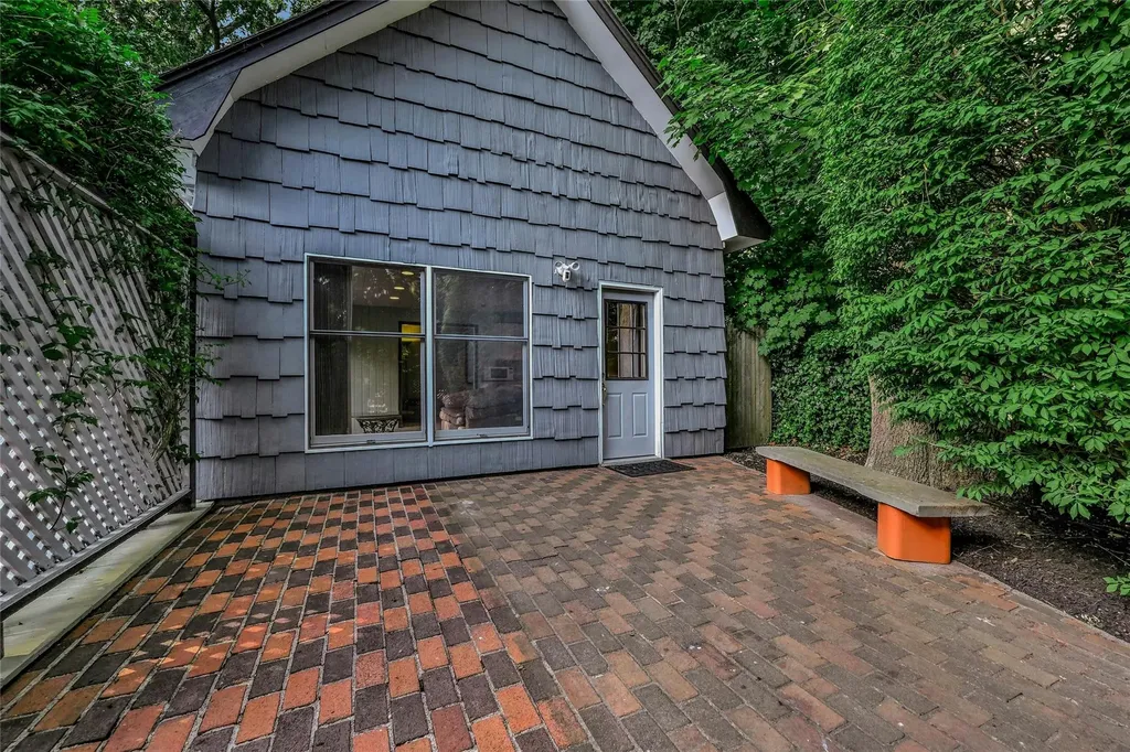 31 Neptune Avenue Mastic NY 11950