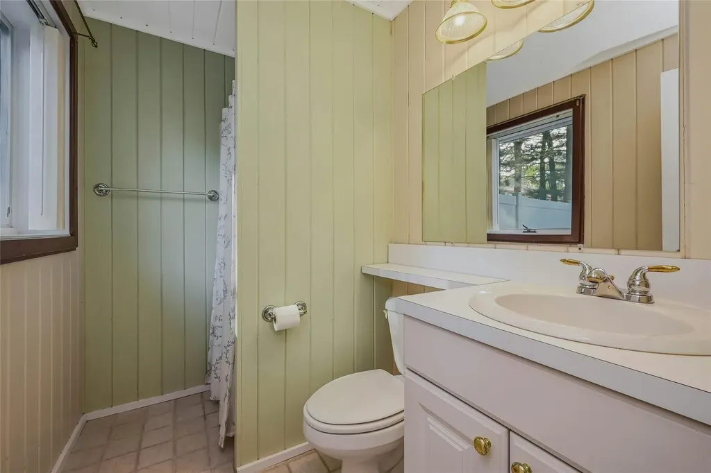 31 Neptune Avenue Mastic NY 11950