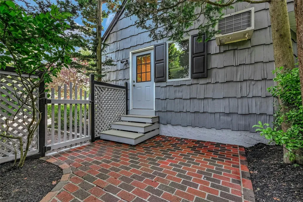 31 Neptune Avenue Mastic NY 11950