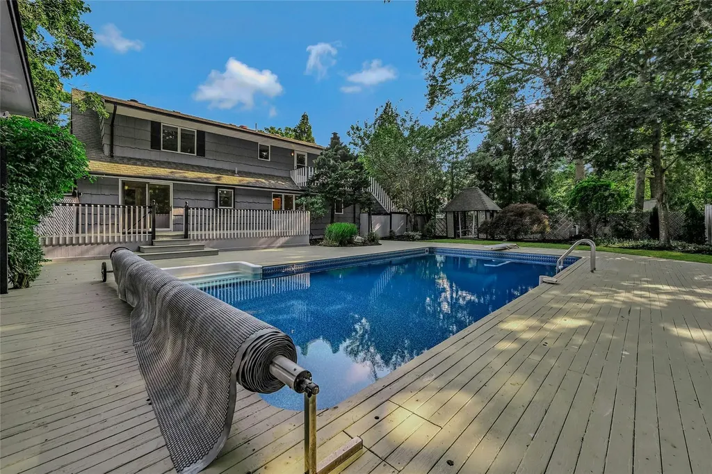 31 Neptune Avenue Mastic NY 11950