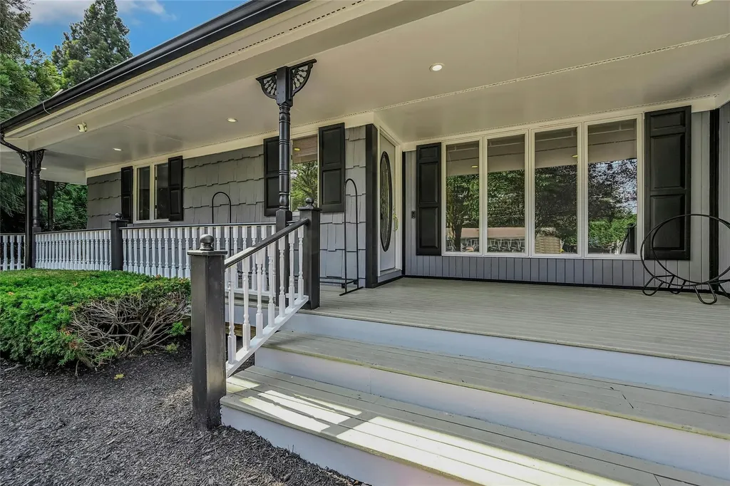 31 Neptune Avenue Mastic NY 11950
