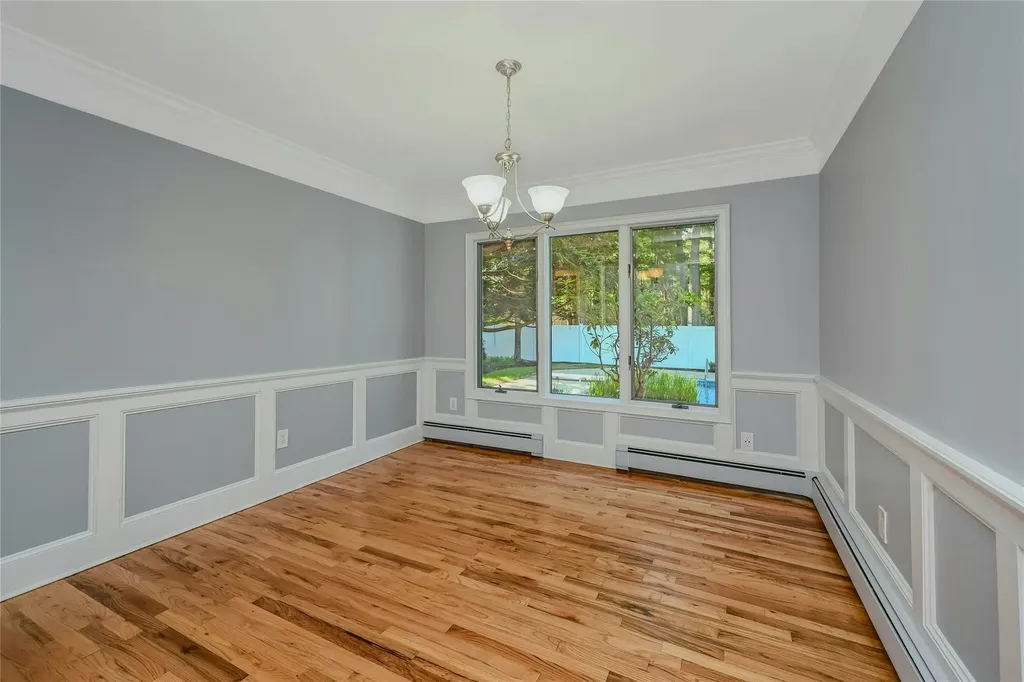 31 Neptune Avenue Mastic NY 11950