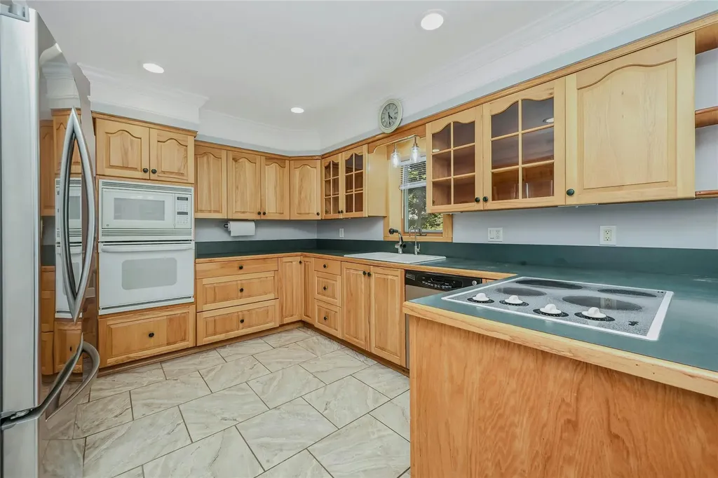 31 Neptune Avenue Mastic NY 11950