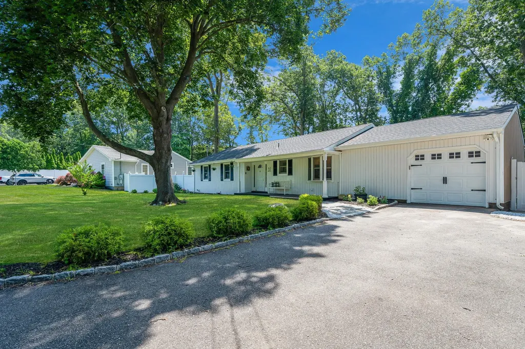62 Mahogany Road Rocky Point NY 11778