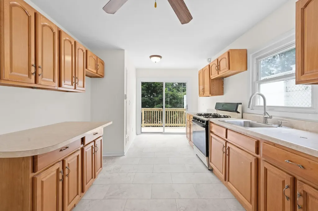 690 Corbalis Place Yonkers NY 10703