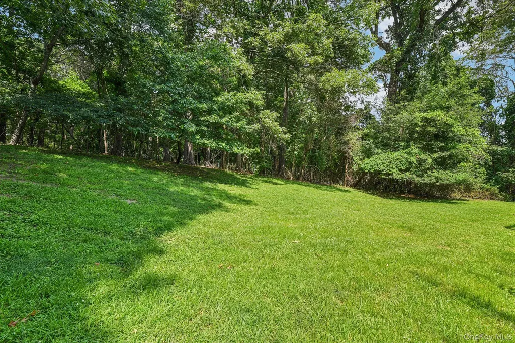 10 Bryan Meadow Path Northport NY 11768