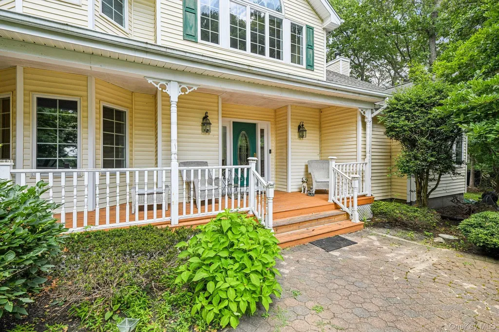 10 Bryan Meadow Path Northport NY 11768