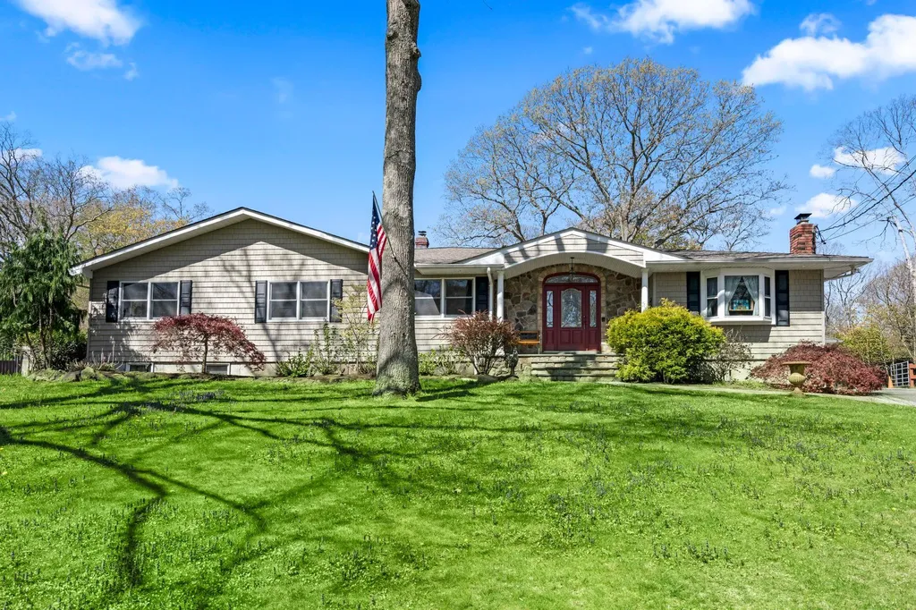 24 Croft Lane Smithtown NY 11787