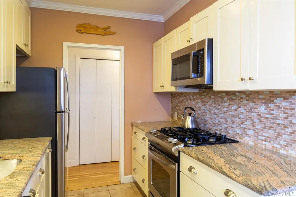 162-41 Powells Cove Boulevard Beechhurst NY 11357