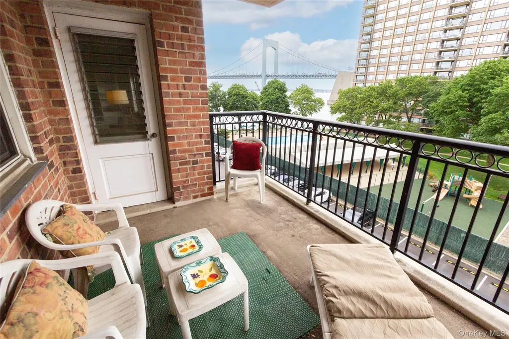 162-41 Powells Cove Boulevard Beechhurst NY 11357