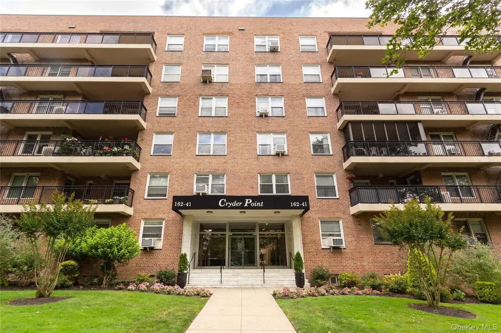 162-41 Powells Cove Boulevard Beechhurst NY 11357
