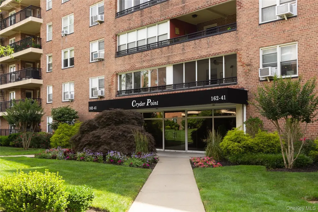 162-41 Powells Cove Boulevard Beechhurst NY 11357