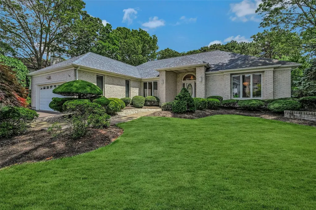 41 Somerset Drive Holbrook NY 11741
