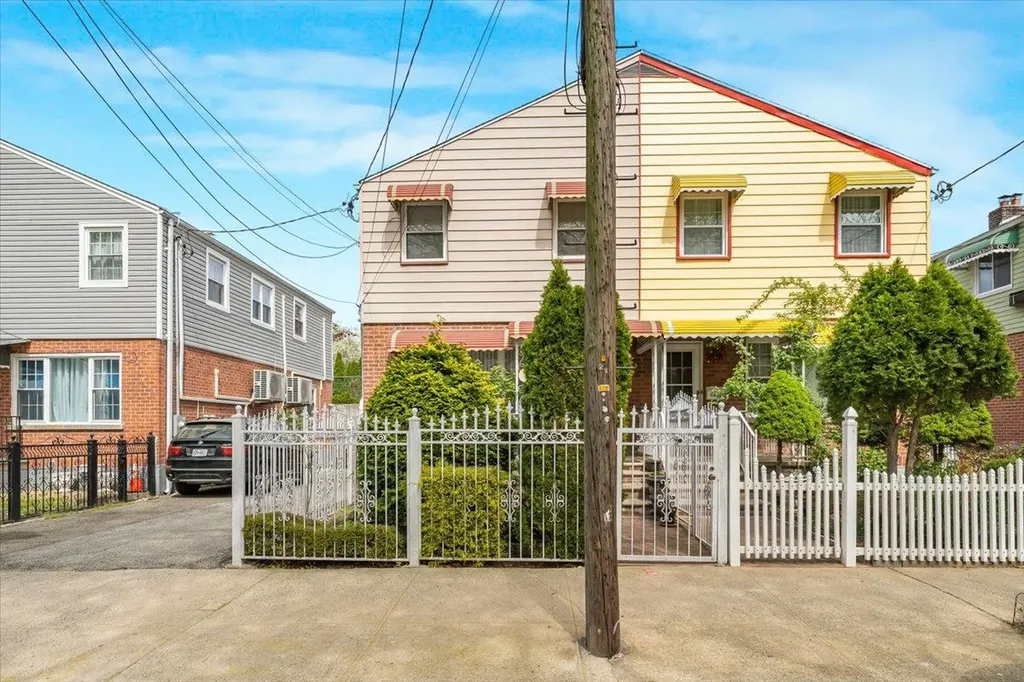 4216 Murdock Avenue Bronx NY 10466